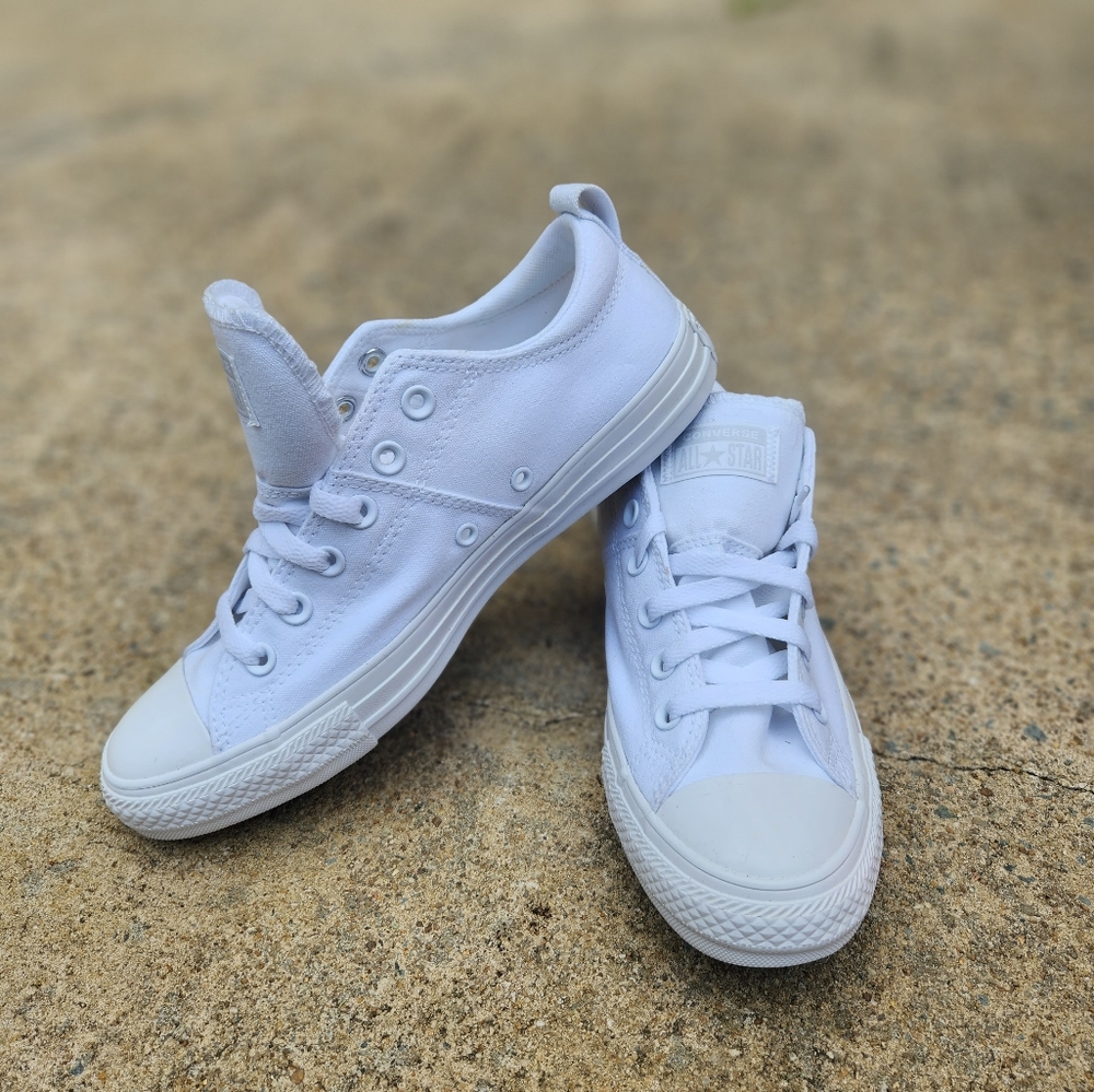 Women's converse -NEW